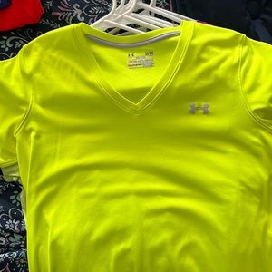 Under armour semi fitted tee